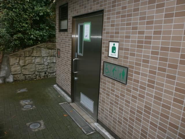南砂緑道公園 のトイレ入口写真