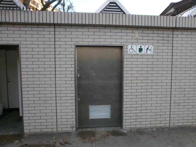 南砂三丁目公園 のトイレ入口写真
