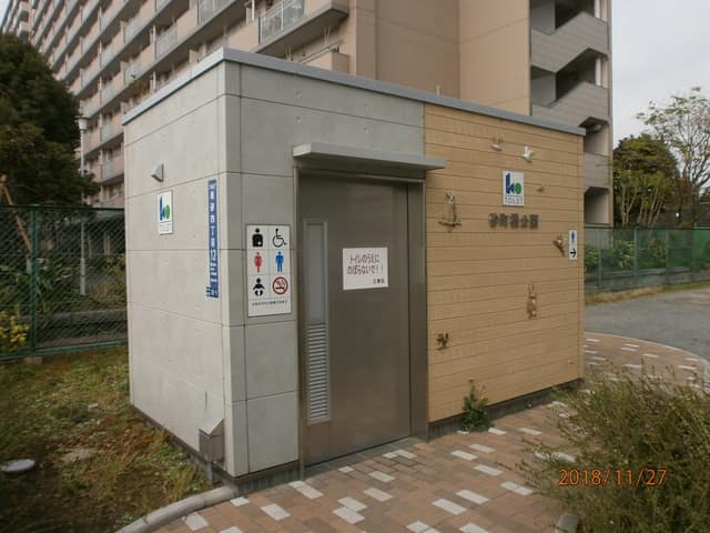 砂町橋公園 のトイレ入口写真