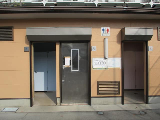 東砂一丁目公園 のトイレ入口写真