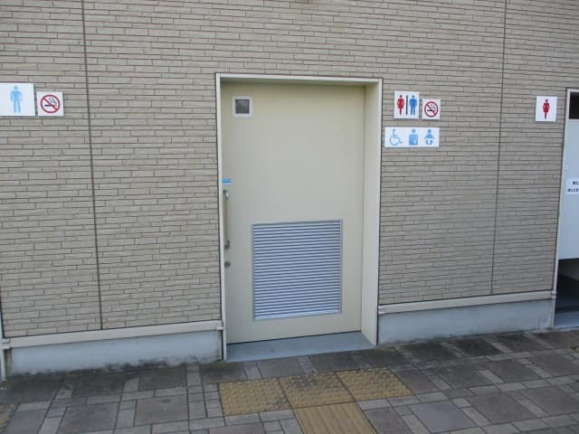 新砂あゆみ公園 のトイレ入口写真