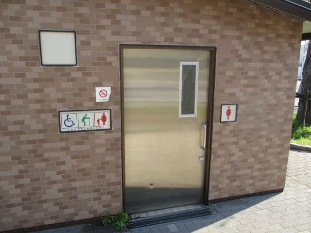 新砂めぐみ公園 のトイレ入口写真