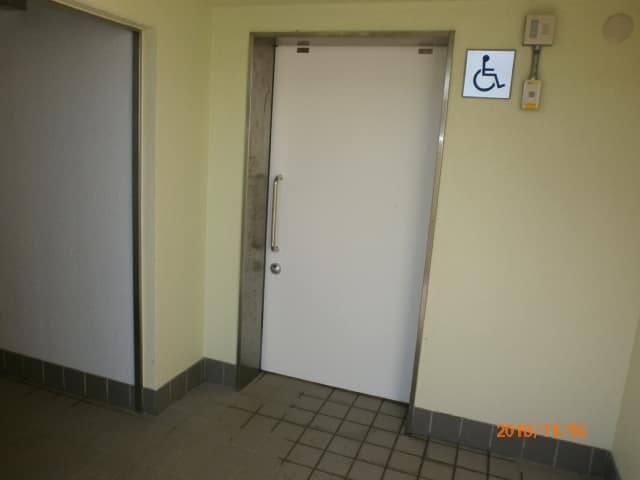 若洲公園 のトイレ入口写真
