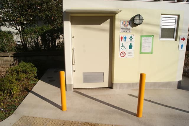 南砂二丁目公園 のトイレ入口写真