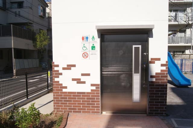 平野二丁目児童遊園 のトイレ入口写真