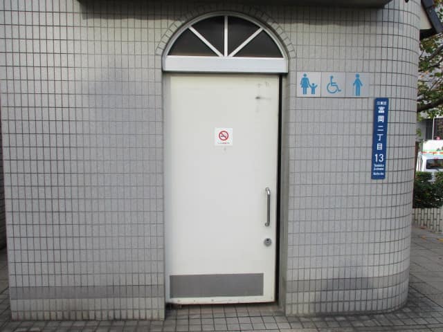 汐見橋際 のトイレ入口写真