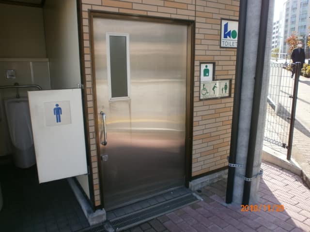 進開橋際 のトイレ入口写真