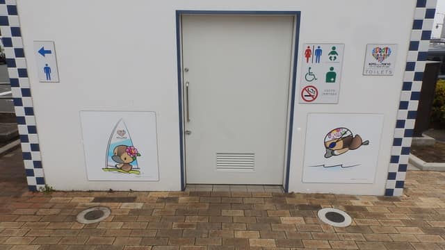 東雲駅前 のトイレ入口写真