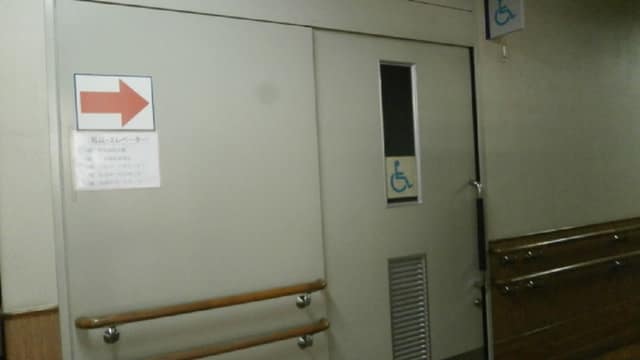 高齢者総合福祉センター のトイレ入口写真