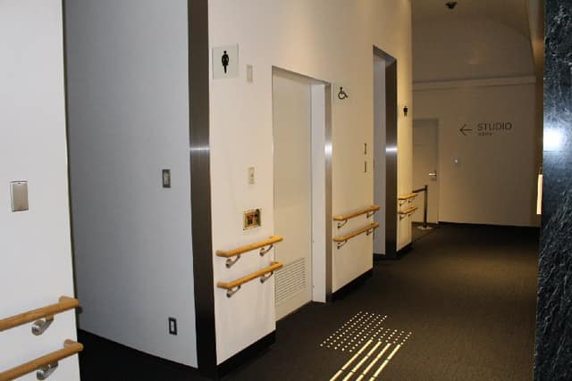 東京都写真美術館 のトイレ入口写真