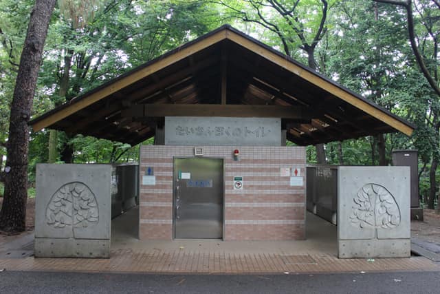 林試の森公園 のトイレ入口写真