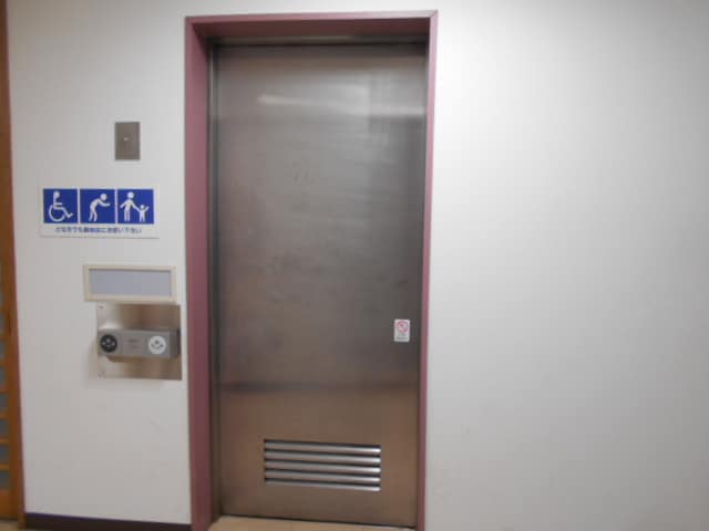 烏森住区センター のトイレ入口写真