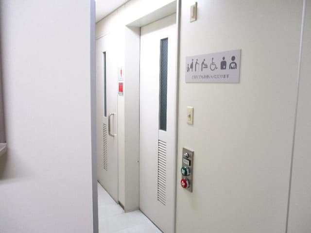 目黒区総合庁舎 のトイレ入口写真