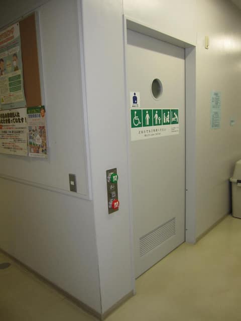 目黒区南部地区サービス事務所 のトイレ入口写真