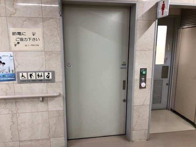西部地区サービス事務所 のトイレ入口写真