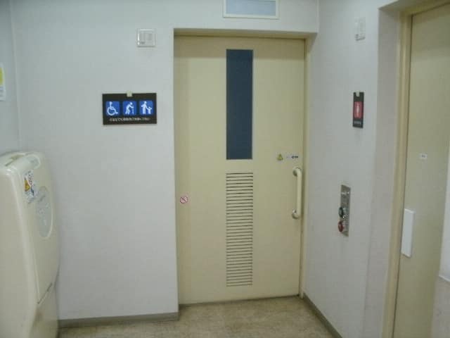 鷹番住区センター のトイレ入口写真