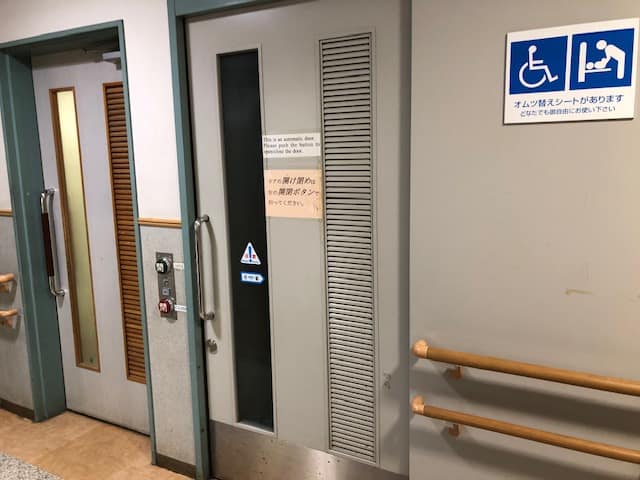 八雲住区センター のトイレ入口写真
