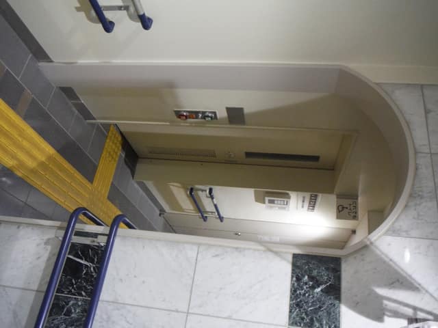 三田フレンズ のトイレ入口写真