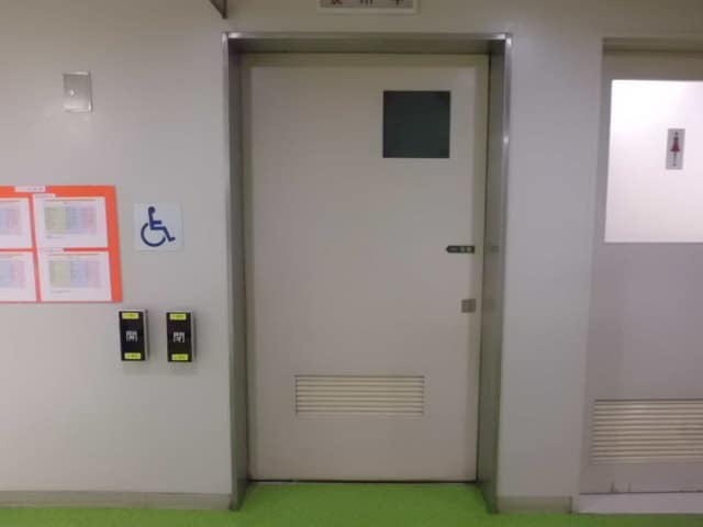 目黒本町社会教育館 のトイレ入口写真