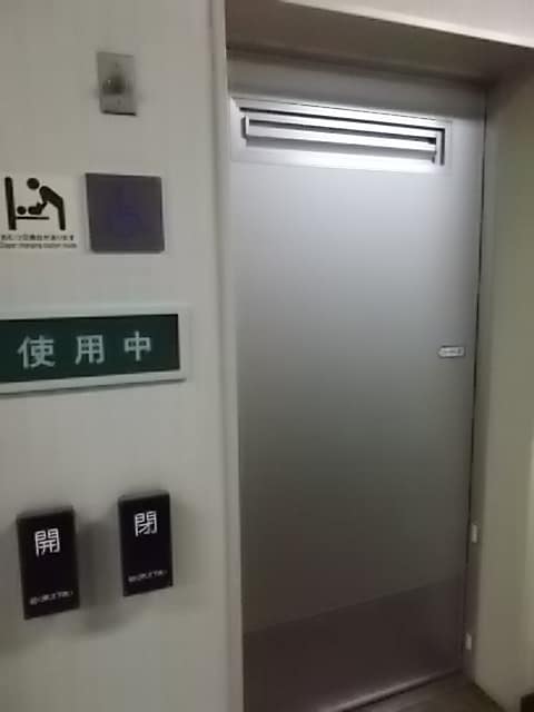 洗足図書館 のトイレ入口写真