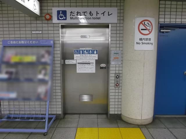 都営三田線駅御成門駅 のトイレ入口写真