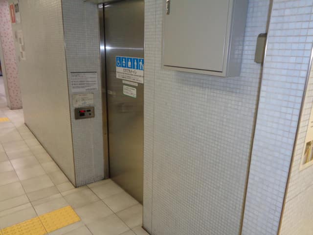 都営大江戸線赤羽橋駅 のトイレ入口写真