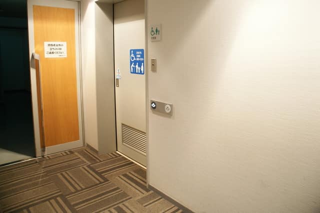 高輪区民センター のトイレ入口写真
