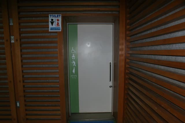 青山いきいきプラザ のトイレ入口写真