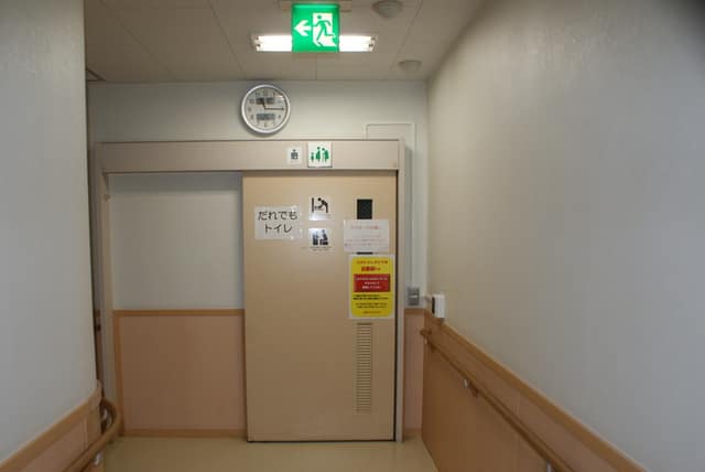 赤坂いきいきプラザ のトイレ入口写真