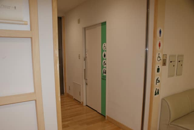 西麻布いきいきプラザ のトイレ入口写真