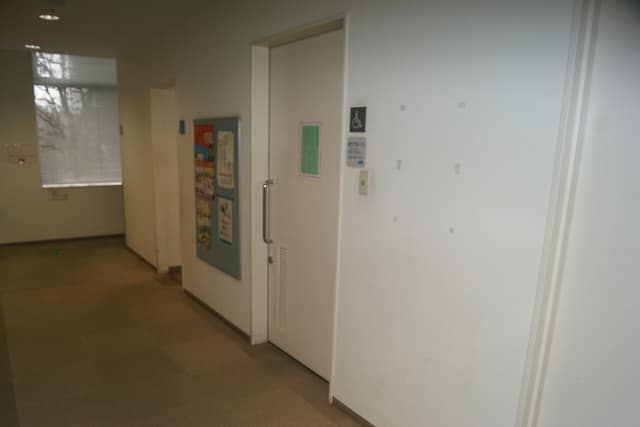 赤坂図書館 のトイレ入口写真
