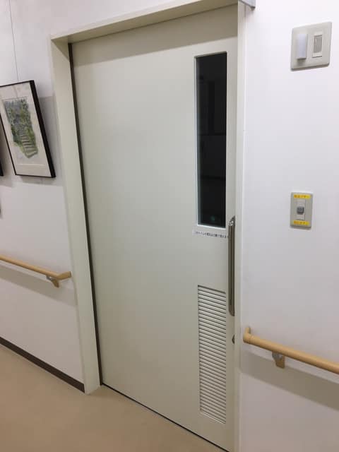 青山生涯学習館 のトイレ入口写真