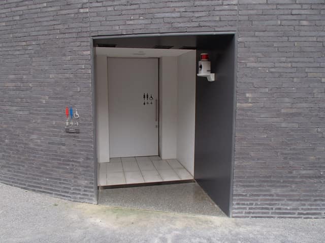 桑田記念児童遊園 のトイレ入口写真