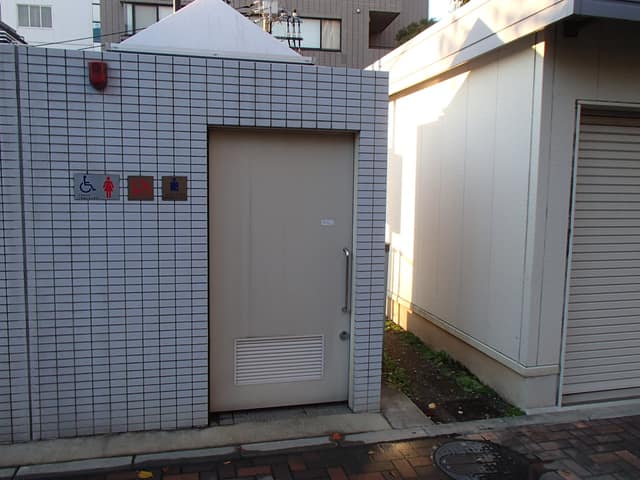 一ツ木公園 のトイレ入口写真
