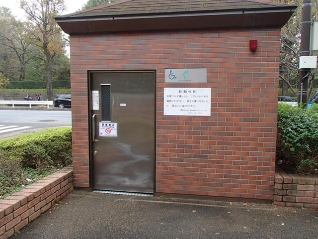 北青山一丁目児童遊園 のトイレ入口写真