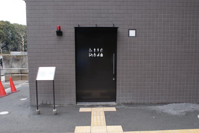 高橋是清翁記念公園 のトイレ入口写真