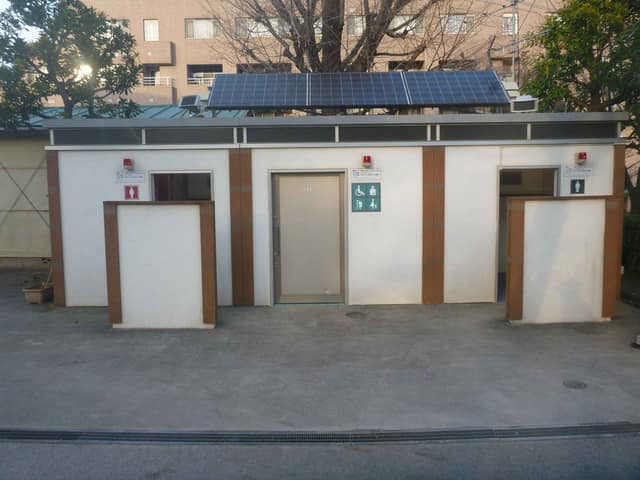 高輪公園 のトイレ入口写真