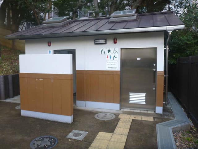 高輪森の公園 のトイレ入口写真