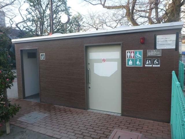 白金児童遊園 のトイレ入口写真