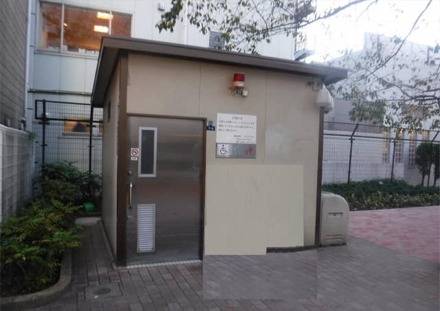 白台児童遊園 のトイレ入口写真