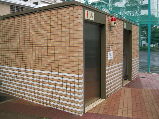 白高児童遊園 のトイレ入口写真