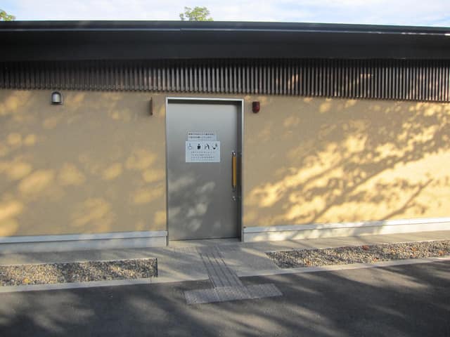 芝浦中央公園 のトイレ入口写真