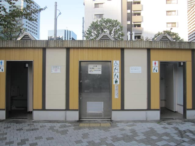 港南公園 のトイレ入口写真