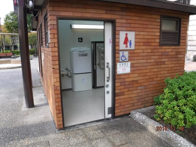 本芝公園 のトイレ入口写真