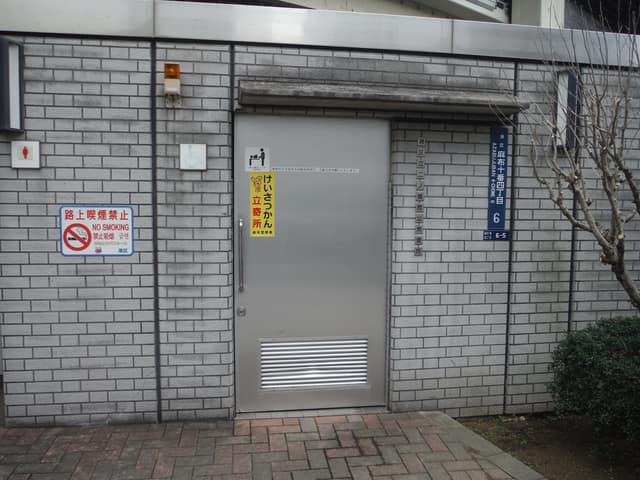 二ノ橋際公衆便所 のトイレ入口写真