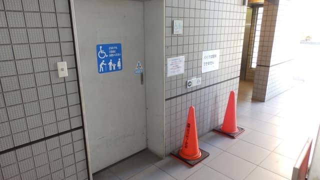 高輪一丁目公衆便所 のトイレ入口写真