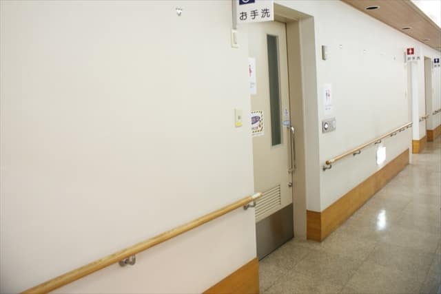 台場高齢者在宅サービスセンター のトイレ入口写真