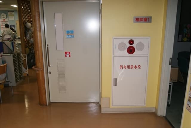 芝高齢者在宅サービスセンター のトイレ入口写真
