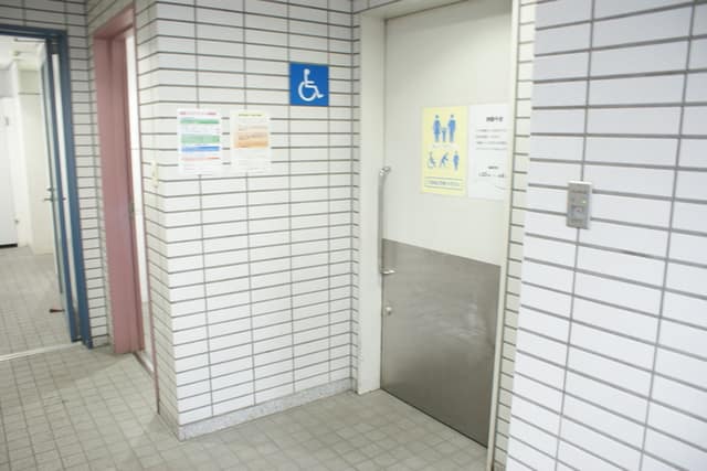 麻布十番公共駐車場 のトイレ入口写真