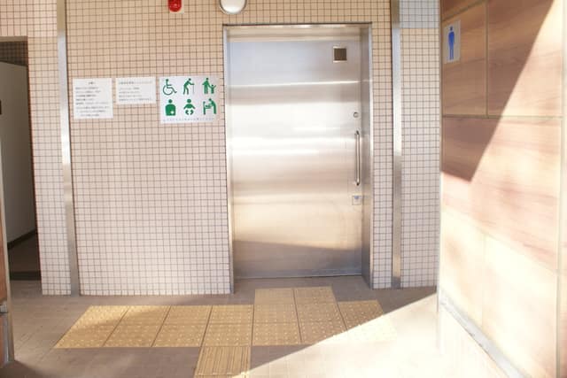 井の頭恩賜公園 のトイレ入口写真